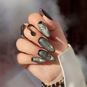 Astrology nails - mistyczny manicure inspirowany gwiazdami i konstelacjami