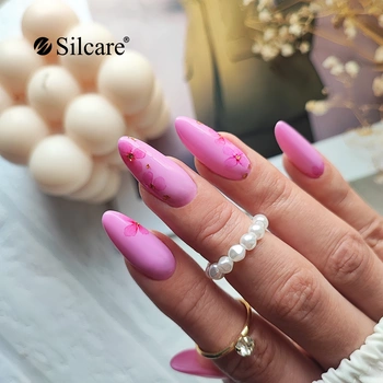 Kwiatowy nails art - romantyczna elegancja na wiosnę i lato